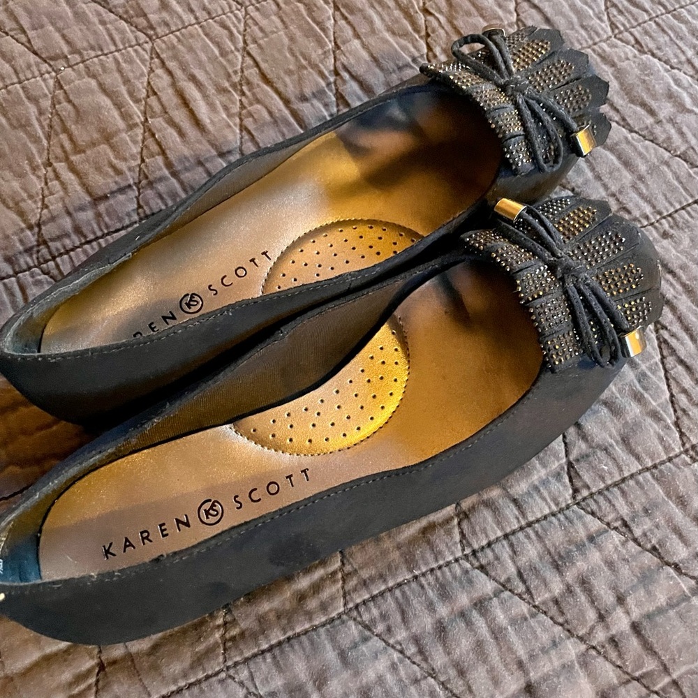 Karen Scott embellished navy flat 7.5